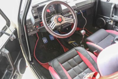 アウトビアンキ A112アバルト：スパルコのステアリングも持っているが、ビアンキ純正が好きなのでオリジナルの本革巻き