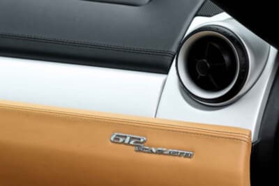 8万500スイスフラン（邦貨換算約1490万円）で落札されたフェラーリ「612スカリエッティ」（C）Bonhams