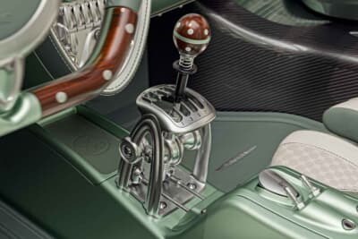 ウアイラ コーダルンガ スピードスター：クラフトマンシップあふれるマホガニーや削り出しアルミなどの素材