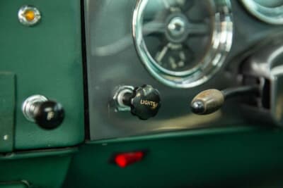 42万1250英ポンド(邦貨換算約8380万円)で落札されたアストンマーティン「DB4 プロトタイプ」(C)Courtesy of RM Sotheby's