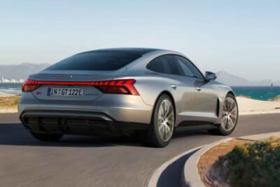 アウディS e-tron GT:フロントとリアに2機のモーターを搭載し、最高出力500kW(680ps)、最大トルク740Nmを発揮