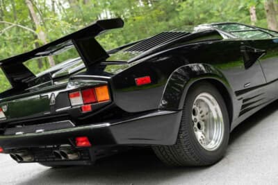  55万5000ドル（邦貨換算約8168万円）で落札されたランボルギーニ「カウンタック 25thアニバーサリー」（C）Courtesy of RM Sotheby's