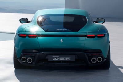 フェラーリ・アマルフィ:テールライトはグラフィックカットの中に隠され、モダンなビジュアルを見せる