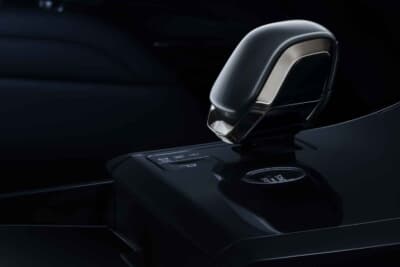 レンジローバー・スポーツSV ブラック:操作系はブラックセラミックフィニッシュを採用