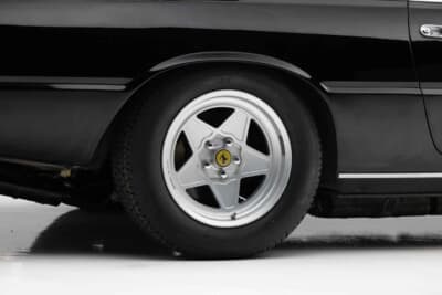 18万4800ドル（邦貨換算約2720万円）で落札されたフェラーリ「400i」（C）Courtesy of RM Sotheby's