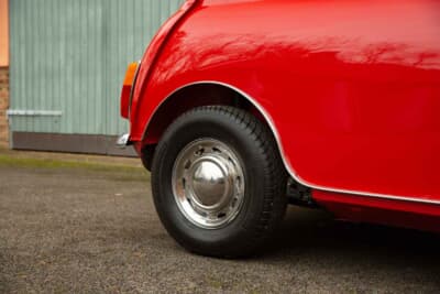 1万1500英ポンド(邦貨換算約230万円)で落札されたオースティン「ミニ1000」(C)Courtesy of RM Sotheby's