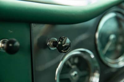 42万1250英ポンド(邦貨換算約8380万円)で落札されたアストンマーティン「DB4 プロトタイプ」(C)Courtesy of RM Sotheby's