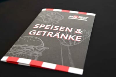 ドリンクとフードのメニュー表もGR仕様