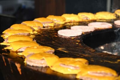 チーズバーガー用のパテがおいしそう！