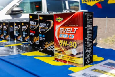 パドックではオイルメーカーなどのブース出展も。写真はNAやターボを問わず東北660シリーズでも愛用者が多いスノコのオイルだ