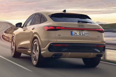 アウディQ5：アウディとして初採用のリアウインドウプロジェクションライト採用