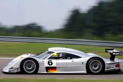 メルセデス ベンツ CLK‐GTRロードカー:1999年はGT1カテゴリーが消滅し、CLK-LMはル・マンGPプロトタイプ(LMGTP)のメルセデス・ベンツCLRに進化した