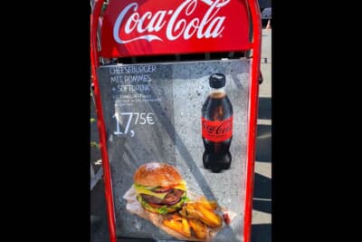 ニュル24hのサーキットの売店の価格が17.75ユーロですので、GRのチケットは1日食べ飲み放題なので随分お得だと思います