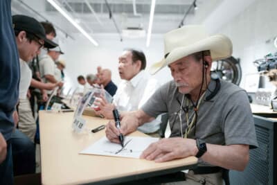 「MIMI5 GC Returns 2025」に参加したレジェンドに加えて、津々見友彦さん、長谷見昌弘さん、鮒子田寛さん、由良拓也さんを加えたトークショー＆サイン会が富士モータースポーツミュージアムにて行われ、大盛況であった