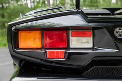  55万5000ドル（邦貨換算約8168万円）で落札されたランボルギーニ「カウンタック 25thアニバーサリー」（C）Courtesy of RM Sotheby's