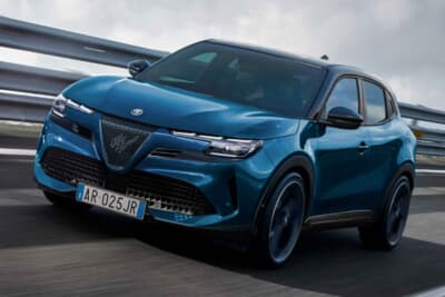 ワインディングも街中でもクイックなハンドリングを発揮するHVのイブリダ