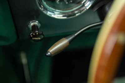 42万1250英ポンド(邦貨換算約8380万円)で落札されたアストンマーティン「DB4 プロトタイプ」(C)Courtesy of RM Sotheby's