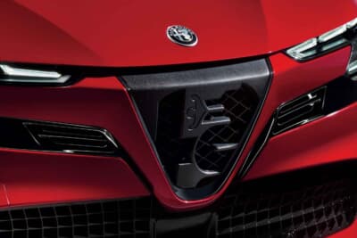 エレットリカのトライローブグリルにはアルファロメオの紋章をデザインする