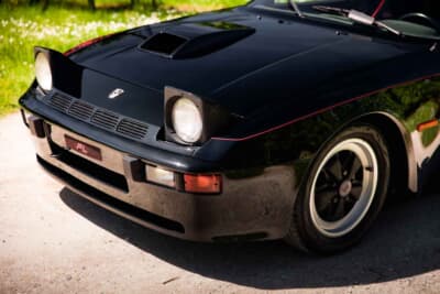 9万スイスフラン~12万スイスフラン(邦貨換算約1660万円〜約2200万円)で現在も販売中のポルシェ「924カレラGT」(C)Bonhams