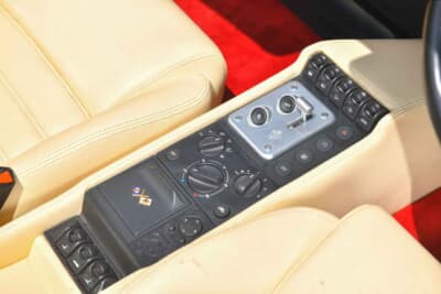 9万7750ポンド（邦貨換算約1444万円）で落札されたフェラーリ「F355スパイダー」（C）Bonhams