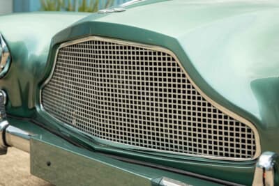 42万1250英ポンド(邦貨換算約8380万円)で落札されたアストンマーティン「DB4 プロトタイプ」(C)Courtesy of RM Sotheby's