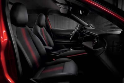 エレットリカに標準装備のファブリック/テクノレザーシート