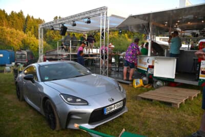 本格的なバーコーナーを作っているキャンパーもいました