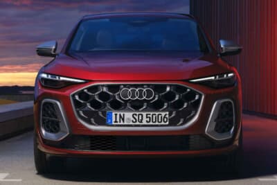 アウディQ5：SQ5の大きなシングルフレームとエアインテークをメッキ加飾トリムが囲む