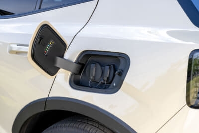 EX30 Cross Country Ultra Twin Motor Performance:CHAdeMOと普通充電に対応