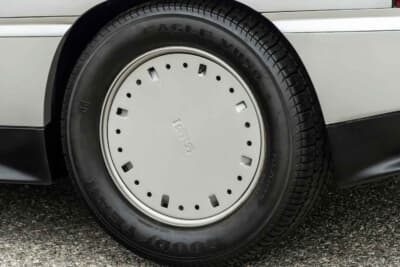 価格応談で現在も販売中のロータス「エトナ」(C)Courtesy of Broad Arrow