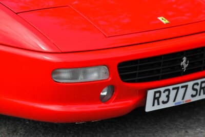 9万7750ポンド（邦貨換算約1444万円）で落札されたフェラーリ「F355スパイダー」（C）Bonhams