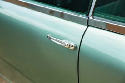 42万1250英ポンド(邦貨換算約8380万円)で落札されたアストンマーティン「DB4 プロトタイプ」(C)Courtesy of RM Sotheby's