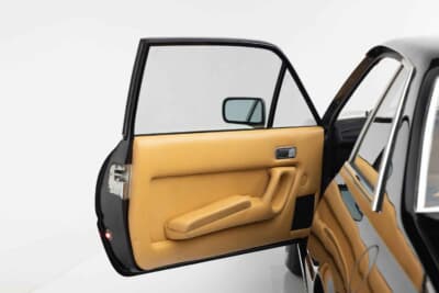 18万4800ドル（邦貨換算約2720万円）で落札されたフェラーリ「400i」（C）Courtesy of RM Sotheby's