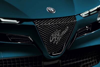 ハイブリッドモデルではメッシュパターンにブランドロゴがグリルに採用されている