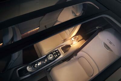 ベントレーEXP 15デザインビジョンコンセプト：リラックスモードでリクライニング使用が可能