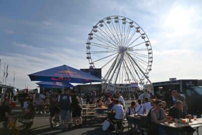 パドックのフードコートエリア