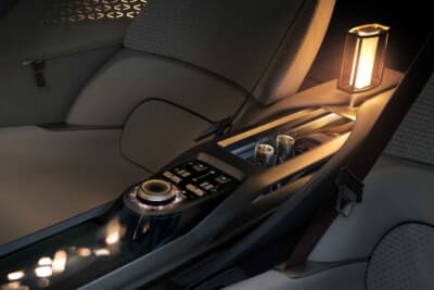 ベントレーEXP 15デザインビジョンコンセプト：センターコンソール後端部は冷蔵庫でテールゲートパーティ空間となる