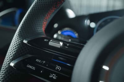 メルセデス・ベンツCLAシューティングブレーク EQテクノロジー：リミッターとディストロニック用ロッカースイッチ