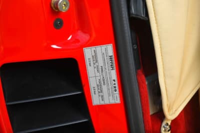 9万7750ポンド（邦貨換算約1444万円）で落札されたフェラーリ「F355スパイダー」（C）Bonhams