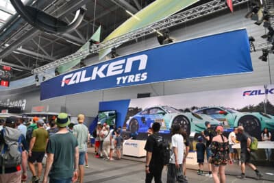 ファルケンの展示ブースはとても大きかったです