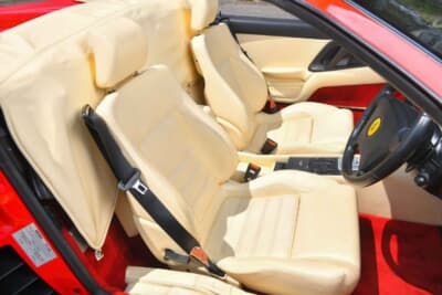 9万7750ポンド（邦貨換算約1444万円）で落札されたフェラーリ「F355スパイダー」（C）Bonhams