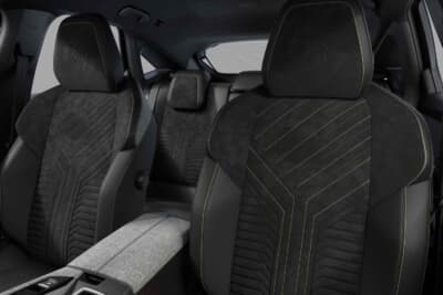 プジョー3008：GTアルカンタラに搭載の印象的なステッチが入った上質なシート