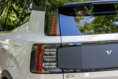 EX30 Cross Country Ultra Twin Motor Performance:テールランプ点灯パターン