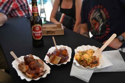 レース観戦にはソーセージとビールは欠かせませんね