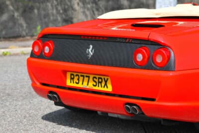 9万7750ポンド（邦貨換算約1444万円）で落札されたフェラーリ「F355スパイダー」（C）Bonhams