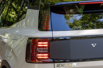 EX30 Cross Country Ultra Twin Motor Performance:テールランプ点灯パターン