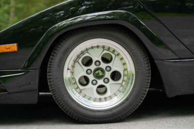  55万5000ドル（邦貨換算約8168万円）で落札されたランボルギーニ「カウンタック 25thアニバーサリー」（C）Courtesy of RM Sotheby's