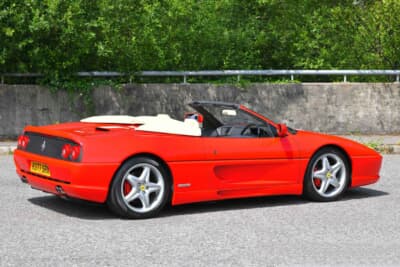 9万7750ポンド（邦貨換算約1444万円）で落札されたフェラーリ「F355スパイダー」（C）Bonhams