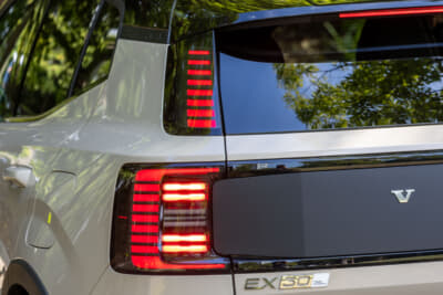 EX30 Cross Country Ultra Twin Motor Performance:テールランプ点灯パターン