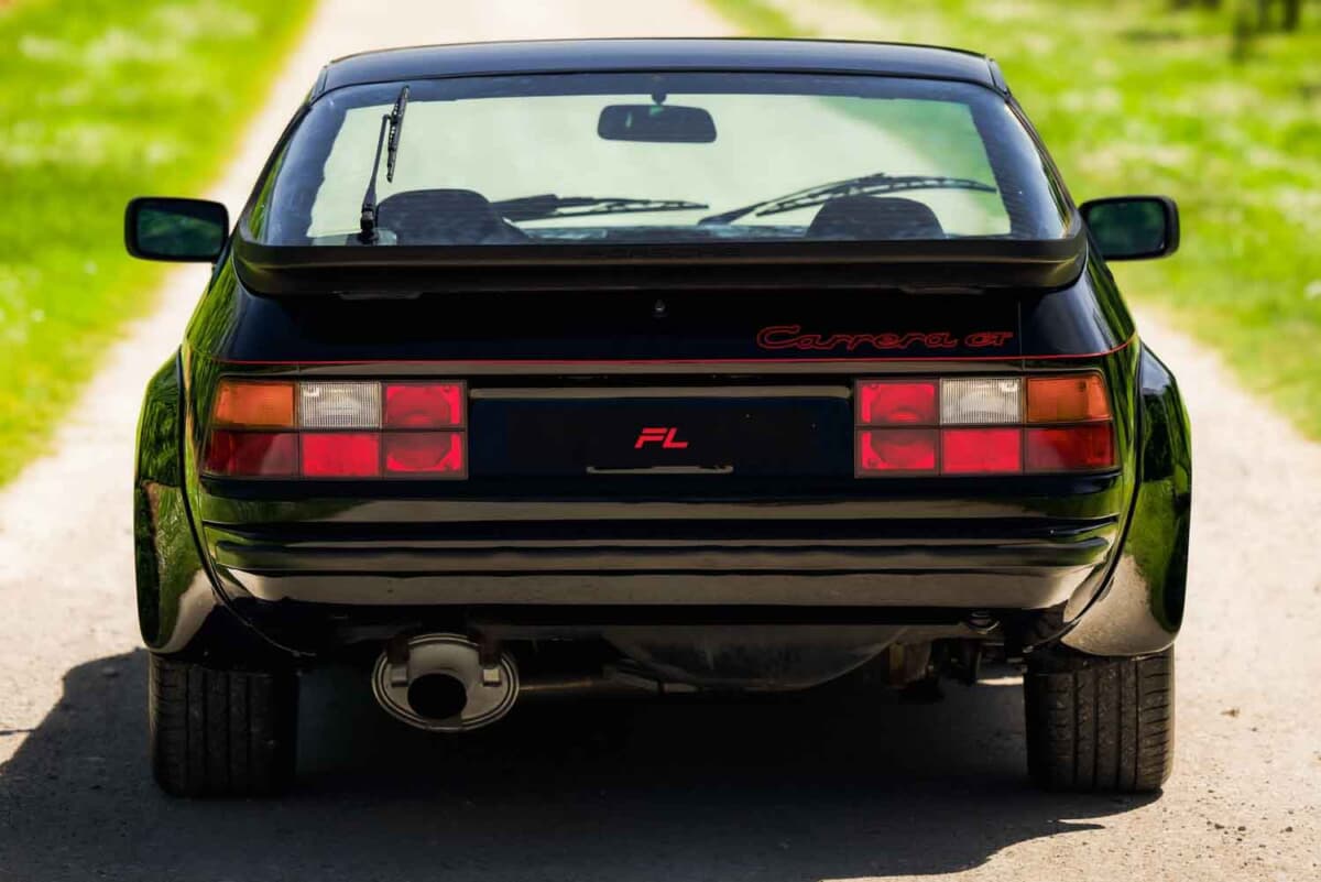 生産26台の希少な漆黒のポルシェ「924カレラGT